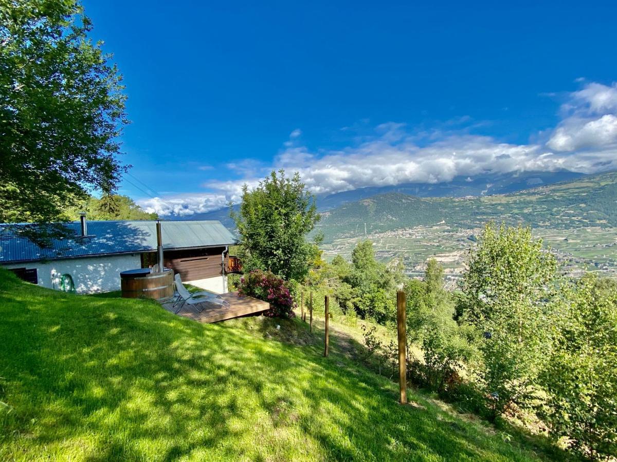Eco Lodge With Jacuzzi And View In The Swiss Alps Grône المظهر الخارجي الصورة