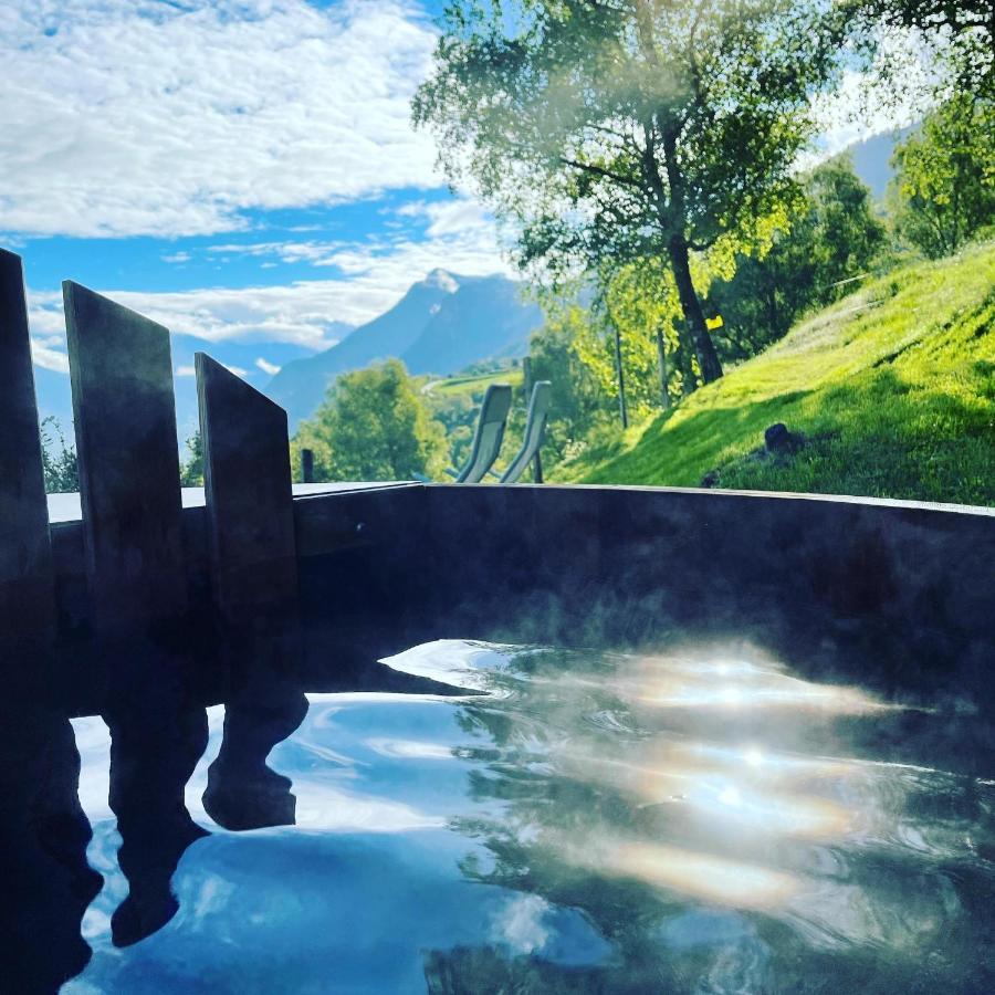 Eco Lodge With Jacuzzi And View In The Swiss Alps Grône المظهر الخارجي الصورة